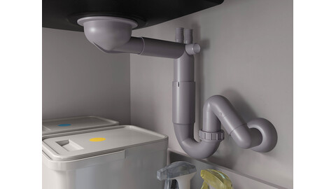 Space-saving manual telescopic water trap